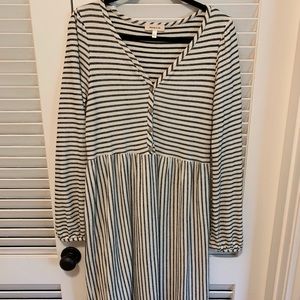 Like new midi length dress from online Clad&Cloth.